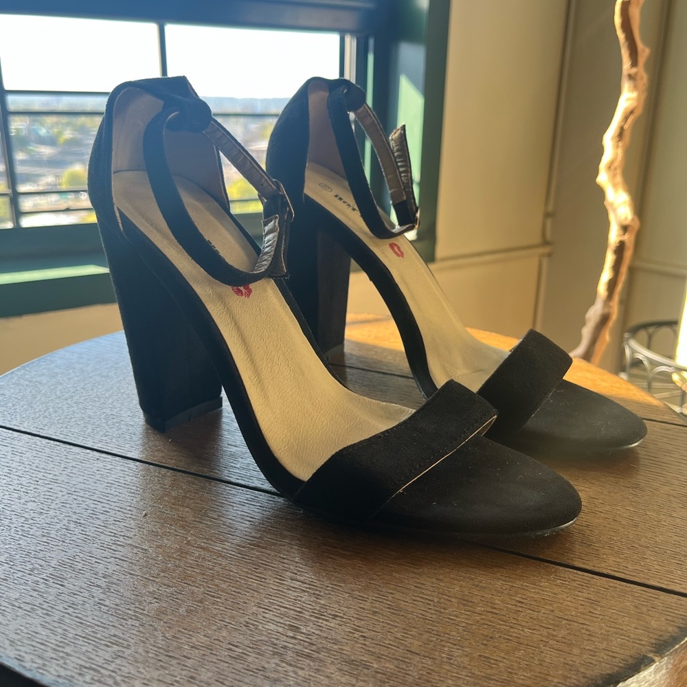 Hot Kiss Black Heels